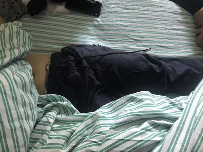 嚇哭！6歲男孩被夾斷手指 罪魁禍?zhǔn)拙故切７? oldsrc=