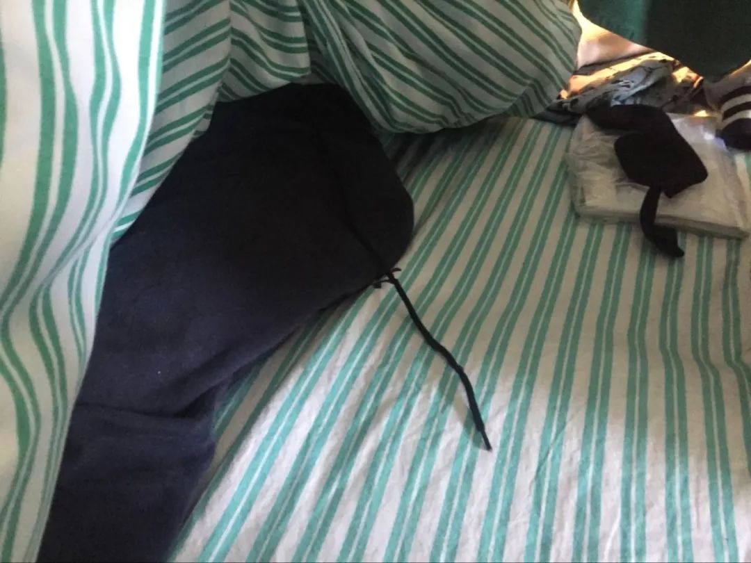 嚇哭！6歲男孩被夾斷手指 罪魁禍?zhǔn)拙故切７? oldsrc=