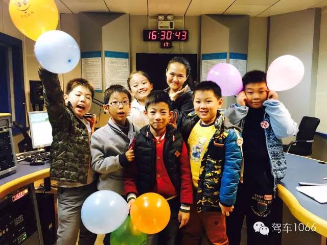 我們不光要成為銀行家，還要當(dāng)主持人！跟著子楊姐姐參觀河南電臺(tái)直播間！