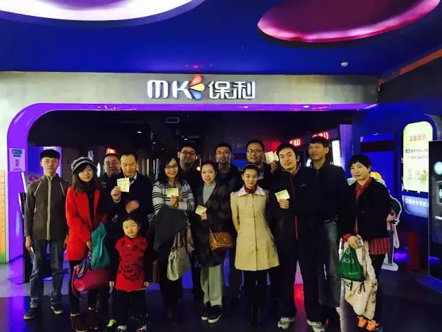 來張“全家?！?，人齊了，我們準(zhǔn)備進(jìn)場(chǎng)嘍