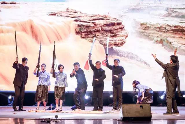 作為本場晚會的最后一個節(jié)目，《黃河大合唱》刷新你完全不一樣的體驗。