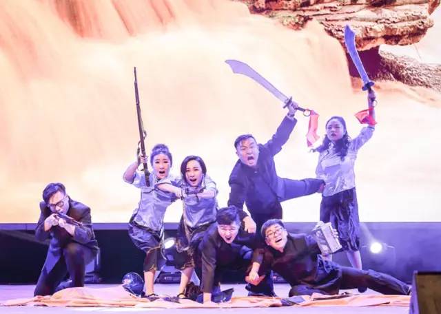 作為本場晚會的最后一個節(jié)目，《黃河大合唱》刷新你完全不一樣的體驗。