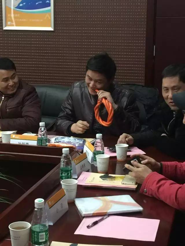 小編想問一下咬膠管的孫老師，優(yōu)質(zhì)膠管的口感如何呢？