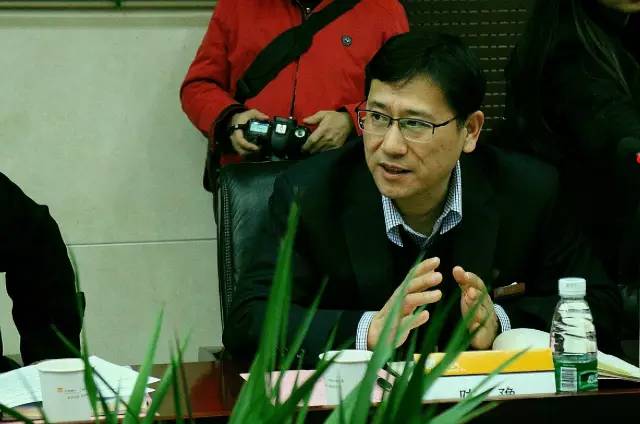 互動結(jié)束后華潤燃?xì)獾年愒タ傄矊Ω魑贿_(dá)人們提出的問題一一作出解答，可是讓大家伙兒們相當(dāng)滿意呢！