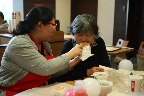 我還未長大，你卻已白了頭發(fā)，我要珍惜和媽媽在一起的每一刻