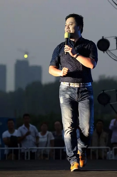 莫非此刻是在向前走還是向后移？