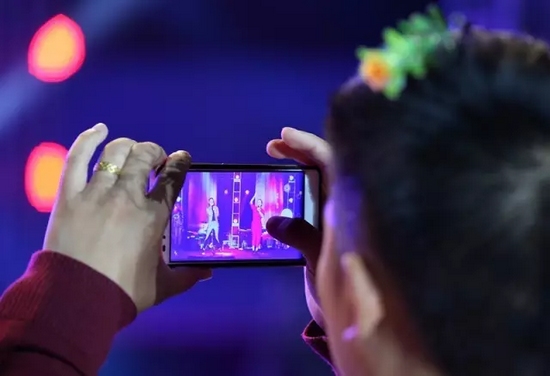 夢(mèng)茹、怡璐《路燈下的小姑娘》