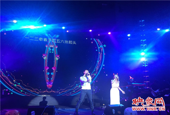 丁當(dāng)現(xiàn)場分享了她的代表曲目，《猜不透》全場大合唱，歌手嚴(yán)爵充分展現(xiàn)創(chuàng)作型歌手的特點(diǎn)。