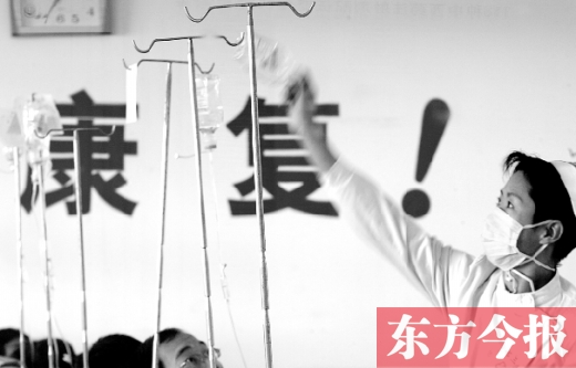 不少人嫌去醫(yī)院看病費時費錢，可是很多病癥并不是網上問問專家、自行買藥吃就能治療的