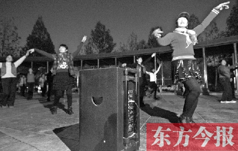 做到既讓跳舞的人有地方，又不影響他人休息，這才是化解矛盾的根本出路