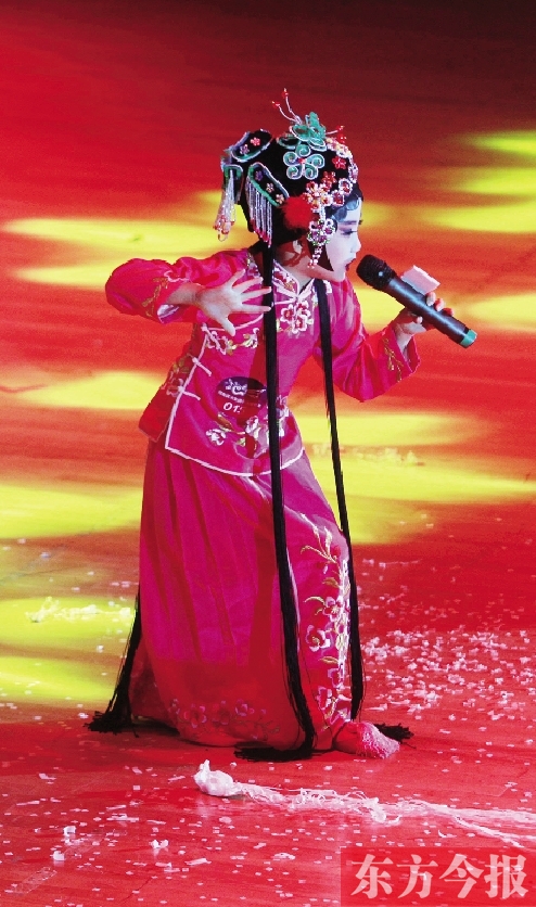 11月16日，《非常6+1》河南區(qū)總決賽現(xiàn)場，入圍選手們上演了一場精彩的比賽