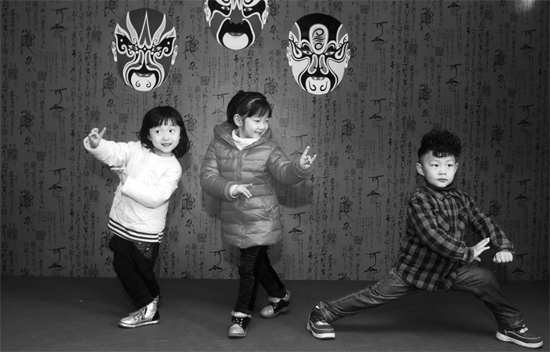 11月19日，鄭州市銘功路小學(xué)的金名劇場(chǎng)