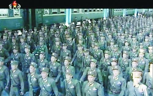約2萬名朝鮮朝鮮人民軍基層軍官近日陸續(xù)抵達(dá)平壤，準(zhǔn)備出席軍方大會。