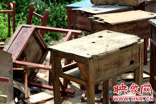 四位鄉(xiāng)村老師為閆洼小學(xué)的孩子們撐起一片藍(lán)天 四位鄉(xiāng)村老師為閆洼小學(xué)的孩子們撐起一片藍(lán)天