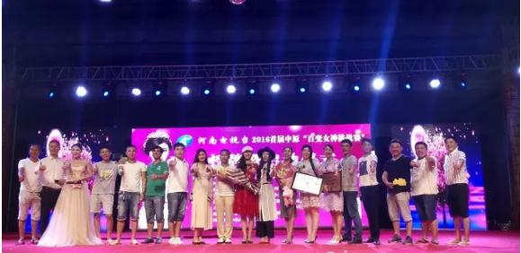 大賽總導(dǎo)演王軍嶺先生親臨現(xiàn)場，為報名點指導(dǎo)工作