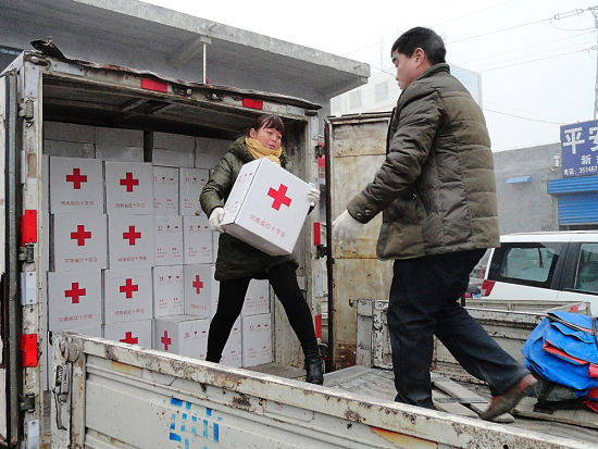 新鄉(xiāng)“紅十字博愛送萬家”救助貧困家庭 新鄉(xiāng)“紅十字博愛送萬家”救助貧困家庭