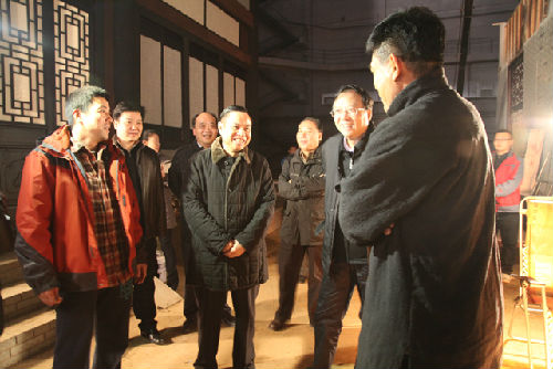 省委常委、常務(wù)副省長(zhǎng)李克視察慰問(wèn)