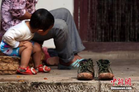 云南80后夫妻賣(mài)女 分贓不均丈夫報(bào)警