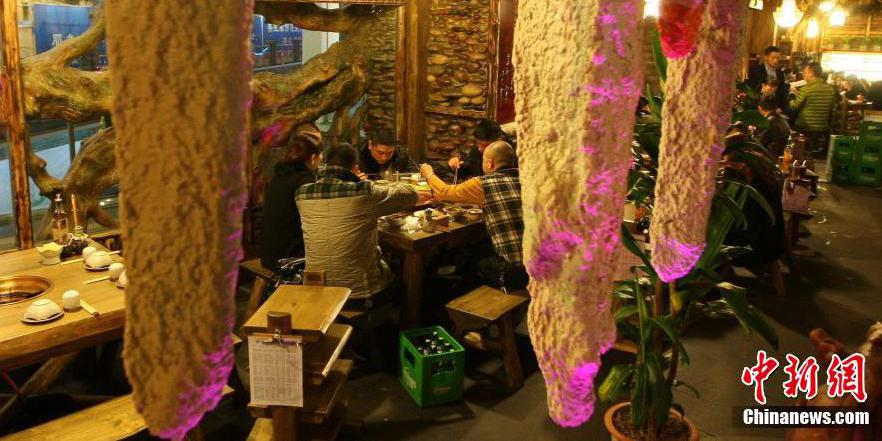 重慶現“溶洞”style火鍋館受追捧