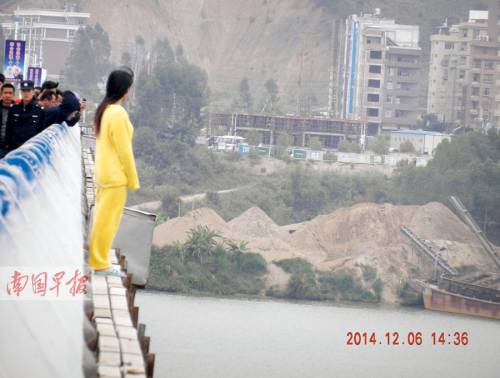 女子跳橋失蹤 網(wǎng)友指責(zé)警方處警不當(dāng) 女子跳橋失蹤 網(wǎng)友指責(zé)警方處警不當(dāng)