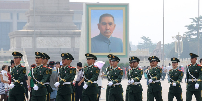 孫中山巨幅畫(huà)像亮相天安門(mén)廣場(chǎng)