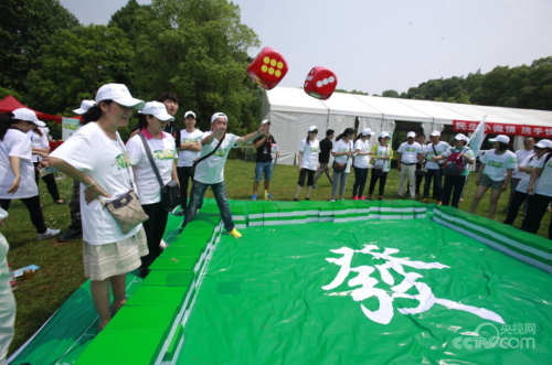 武漢市民開打巨型麻將 武漢市民開打巨型麻將