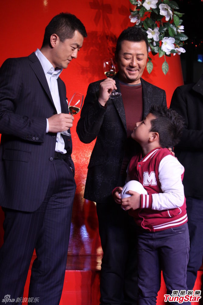 李亞鵬、郭濤父子相活動