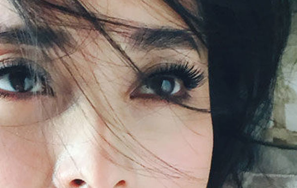 蔣勤勤吊帶美照。