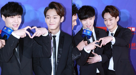 EXO成員張藝興和金鐘大作為代表上臺領(lǐng)獎，最受歡迎組合獎也是實至名歸。
