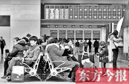 昨日，受天氣影響，多趟途經(jīng)和到達鄭州的高鐵晚點