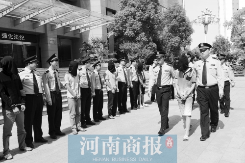 12名嫌疑人被捉拿歸案 12名嫌疑人被捉拿歸案