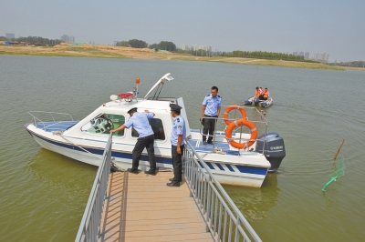 鄭州成立首個(gè)水上派出所 鄭州成立首個(gè)水上派出所