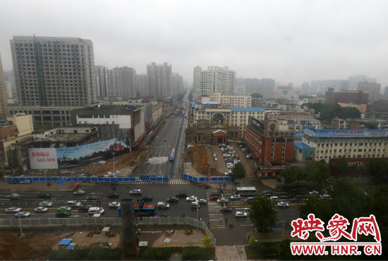 經(jīng)三路下穿金水路隧道工程已經(jīng)開始封閉施工。