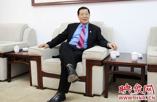 以精湛讀到的刑偵鑒識技術享譽國際的李昌鈺博士，被譽為“當代福爾摩斯”。