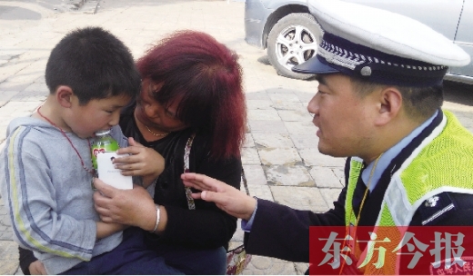 昨日，5歲的男孩獲救后，向民警講述被拐經(jīng)過。