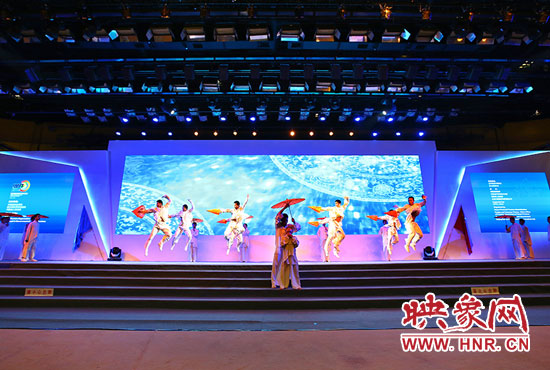 現(xiàn)場表演。