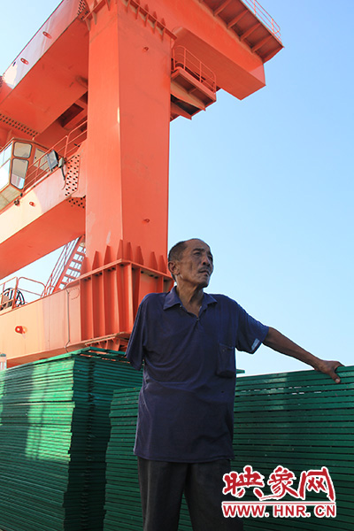 2014年7月31日，淅川縣九重鎮(zhèn)陶岔村獨臂護水員李進群在淅川渠首。