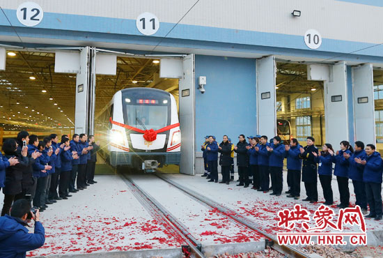 2013年12月28日鄭州地鐵第一班車發(fā)車。