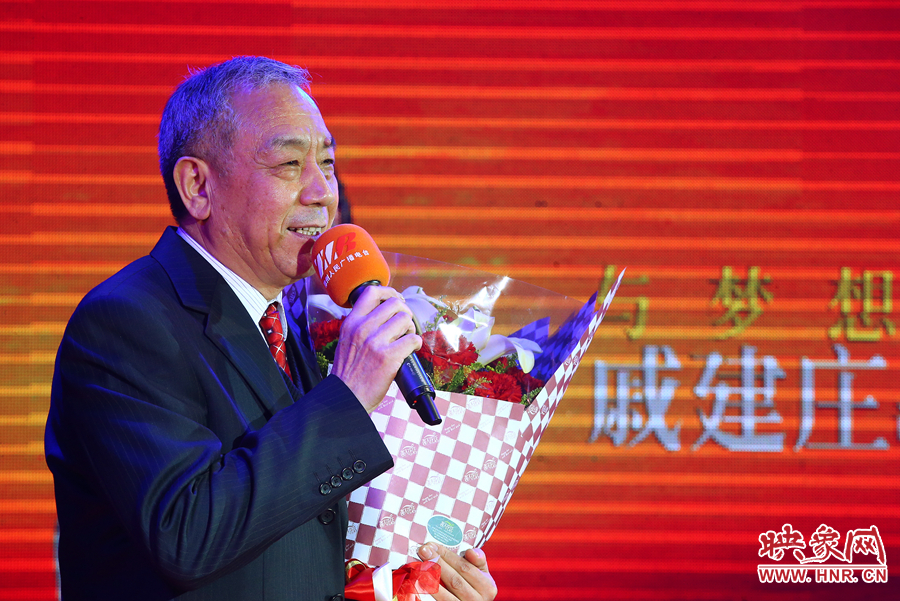 戚建莊向詩歌愛好者表達謝意。