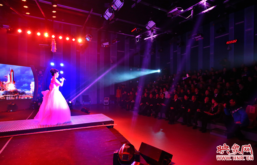 詩歌朗誦會現(xiàn)場。