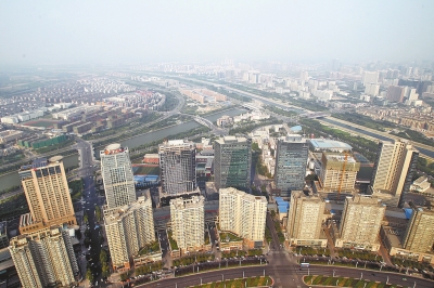 不少網(wǎng)友認(rèn)為，不動(dòng)產(chǎn)統(tǒng)一登記會(huì)使房?jī)r(jià)下跌。