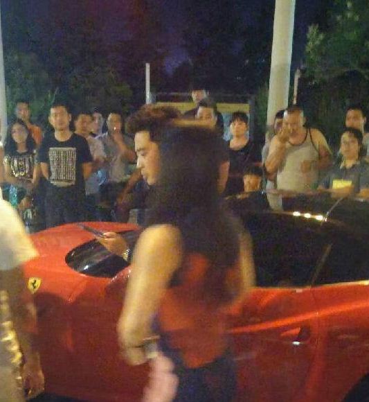 “法拉利飆車襲警”案 當事人已被刑拘 “法拉利飆車襲警”案 當事人已被刑拘