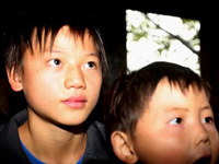 云南麻風病人子女懸崖校舍求學(xué)