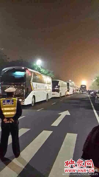 11月1日深夜，鄭州鄭東新區(qū)夜總會(huì)“皇家一號(hào)”被查處。網(wǎng)友供圖