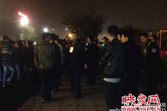 11月1日深夜，鄭州鄭東新區(qū)夜總會(huì)“皇家一號(hào)”被查處。網(wǎng)友供圖