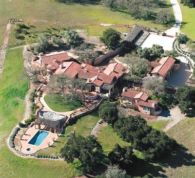 據(jù)稱(chēng)這就是鄧文迪與布萊爾私會(huì)的“默多克牧場(chǎng)”。