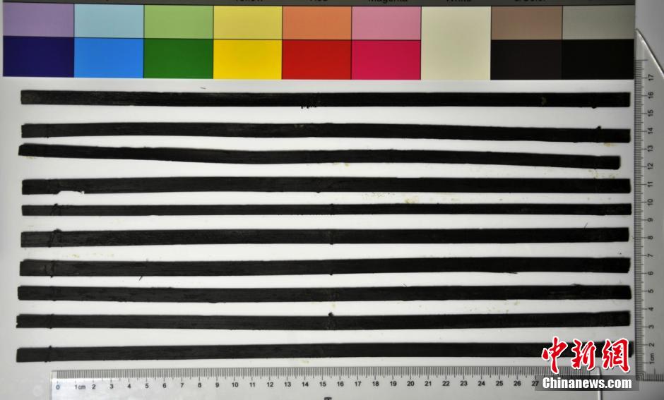 圖為漢代簡牘出土930支竹簡，在四川地區(qū)首次發(fā)現(xiàn)漢代簡牘。