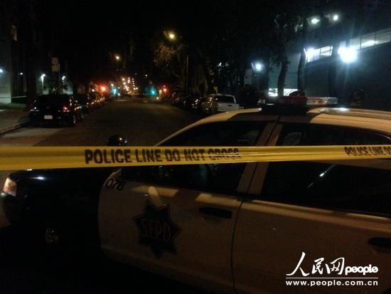 縱火案件發(fā)生在1月1日晚9時25分，舊金山當(dāng)?shù)鼐胶拖绬T幾分鐘內(nèi)趕到事故現(xiàn)場，并迅速撲滅了火情。記者1日晚趕到現(xiàn)場時，領(lǐng)館正門所在區(qū)域已經(jīng)被警察封鎖。