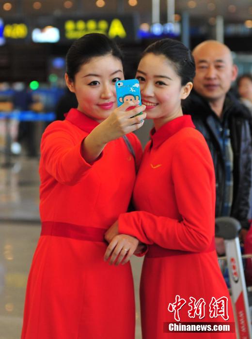 1月23日，機場工作人員在跳“快閃”舞蹈。