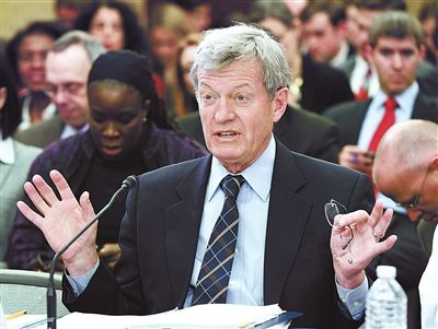 2012年2月1日，鮑卡斯在國會(huì)會(huì)議上發(fā)言供圖/IC